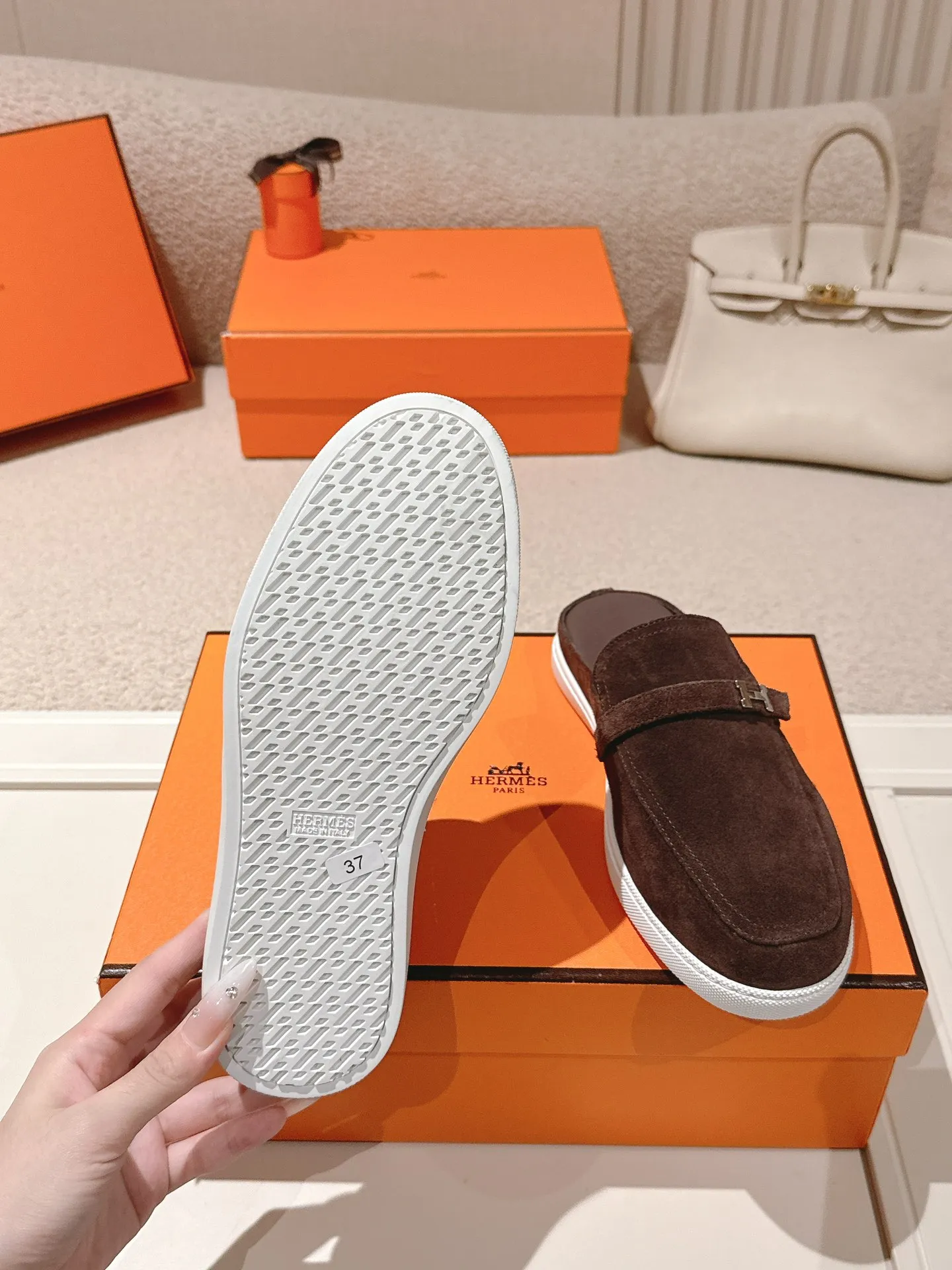 Men's men's shoes 💰560💰 Hermes 25ss new autumn and winter loafers, British retro design, classic and durable! Original reverse mold last, the ultimate 1:1 shape. Fabric: Cow suede/calfskin Lining: Imported sheepskin lining Outsole: Open-molded rubber sole Size: 35-45